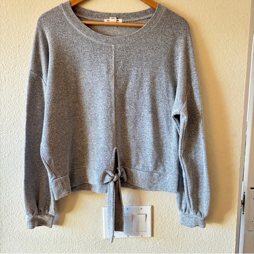 Billabong Women’s Gray Tie-Front Long Sleeve Top, Large